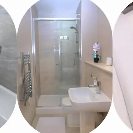 Charming 1-bed Sleeps 2 Parking * リーズ