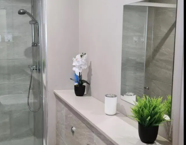 Charming 1-bed Sleeps 2 Parking ليدز