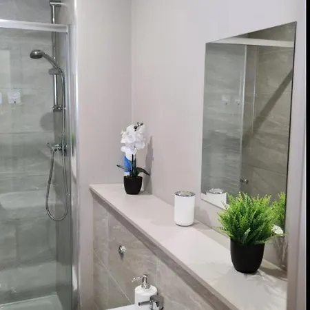 Charming 1-bed Sleeps 2 Parking 利兹
